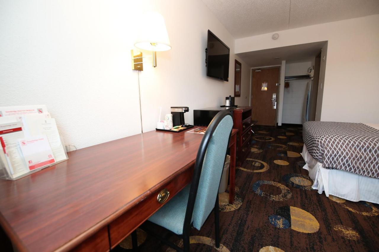 Stonebridge Hotel Fort Mcmurray Extérieur photo