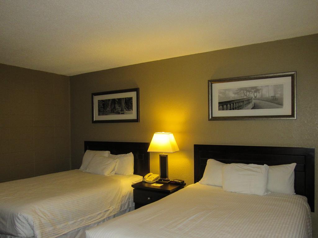 Stonebridge Hotel Fort Mcmurray Extérieur photo