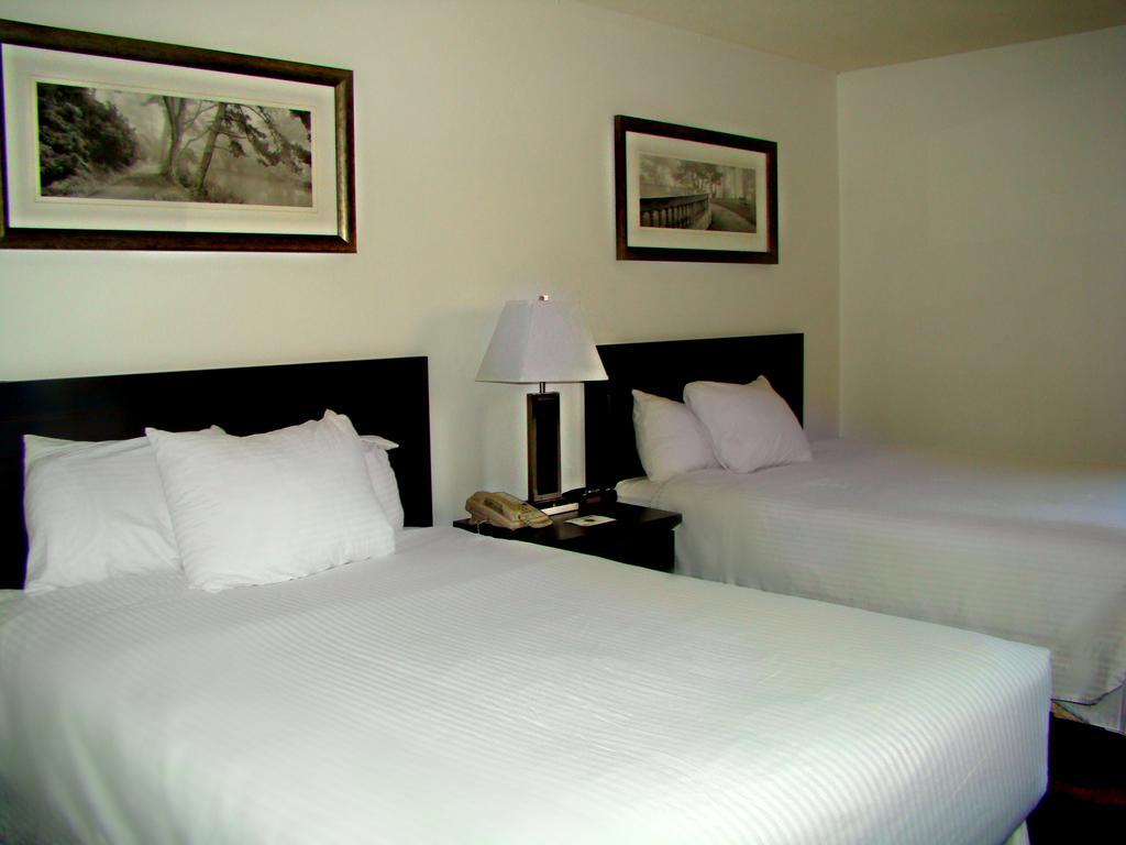 Stonebridge Hotel Fort Mcmurray Extérieur photo